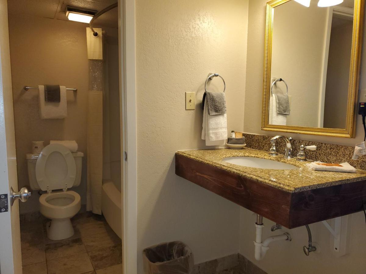 Kansas Country Inn Oakley Εξωτερικό φωτογραφία