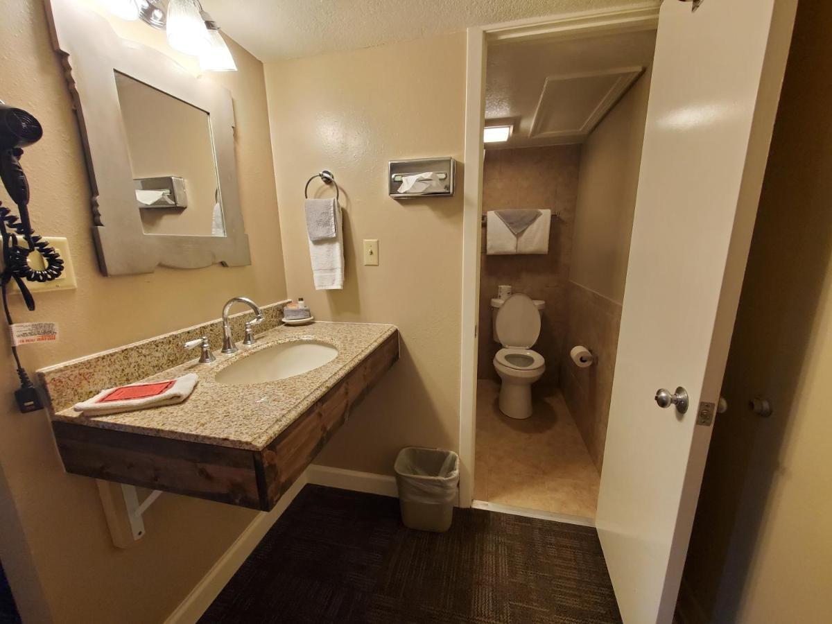 Kansas Country Inn Oakley Εξωτερικό φωτογραφία