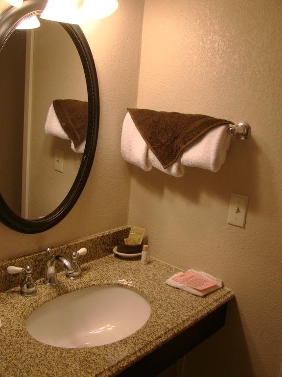 Kansas Country Inn Oakley Δωμάτιο φωτογραφία