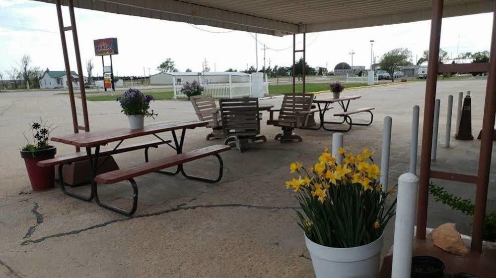 Kansas Country Inn Oakley Εξωτερικό φωτογραφία