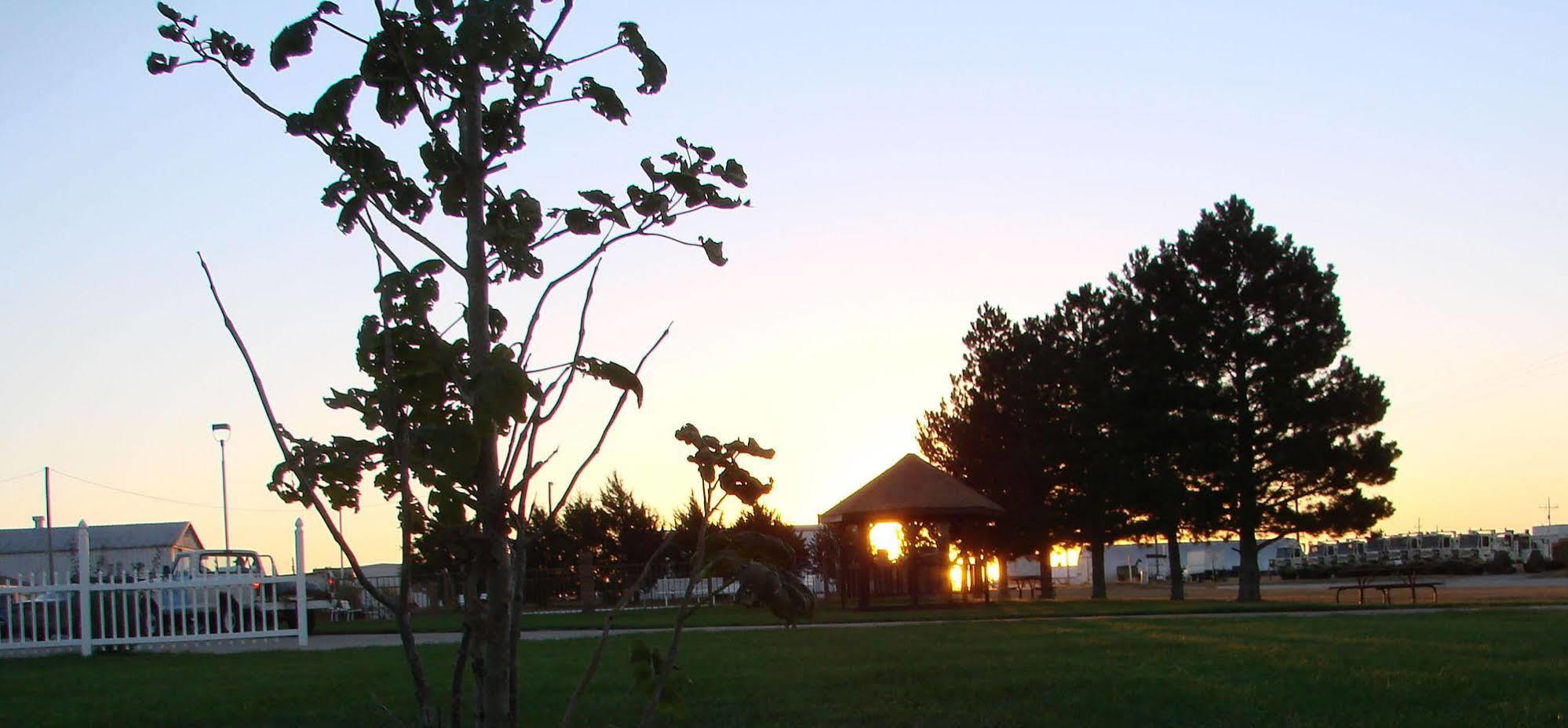 Kansas Country Inn Oakley Εξωτερικό φωτογραφία